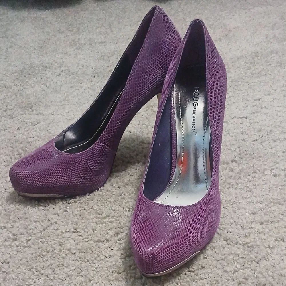 BCBGeneration putman snakeskin purple stilettos Sz 8.5  EUC worn once